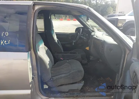 2002 Chevrolet S-10 Ls z USA, uszkodzony, nr VIN 1GCCS195928110593